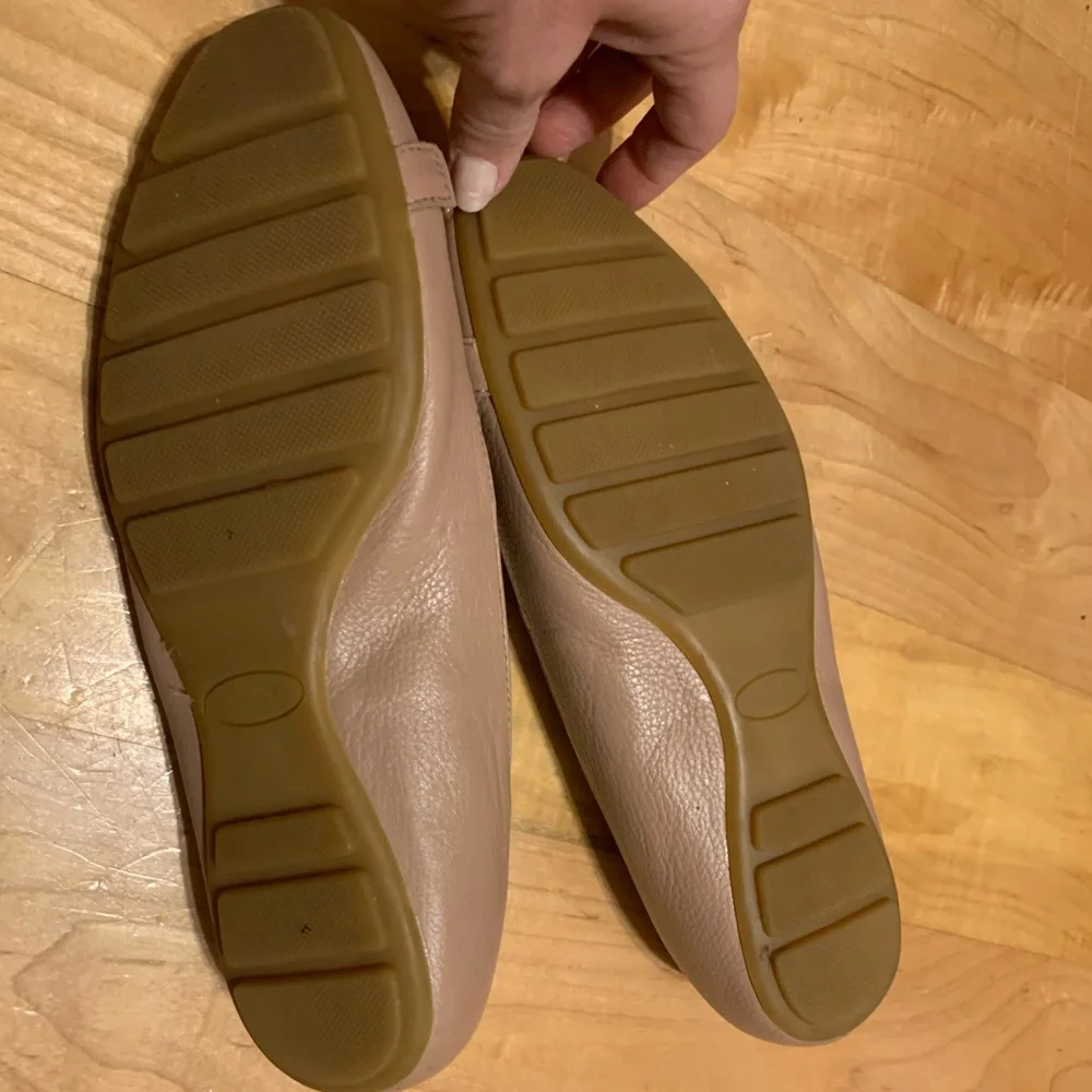 🎀 COACH Rose Pink Leather Flats SHOES womens size 8 Gold Logo Bar - Picture 5 of 6